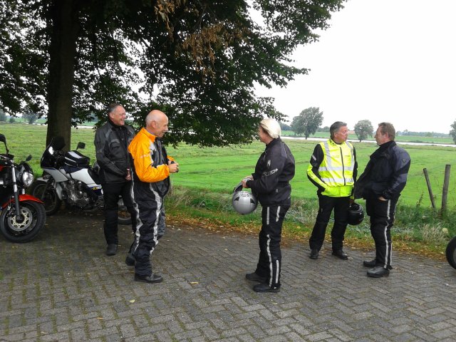 2013-08-18_efkes_weg_over_de_maas_meierijroute 02